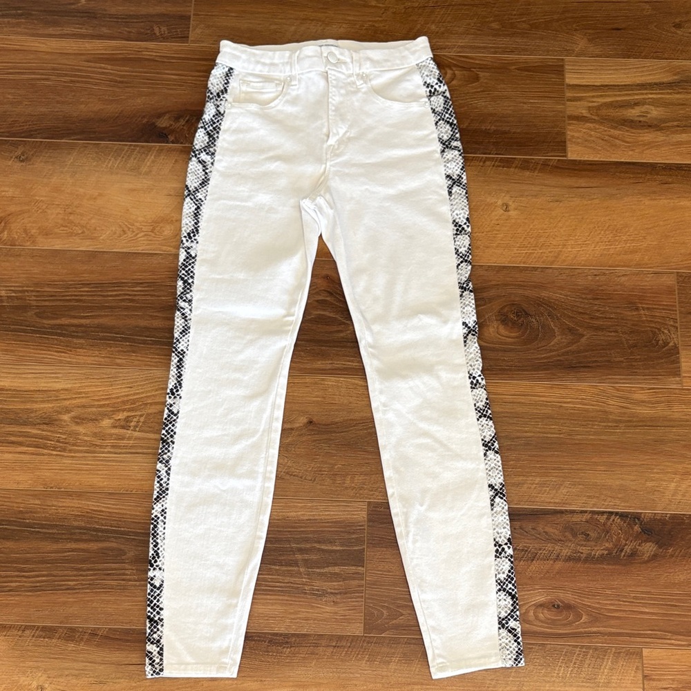Good American White Skinny Jeans with snakeskin design 6/28